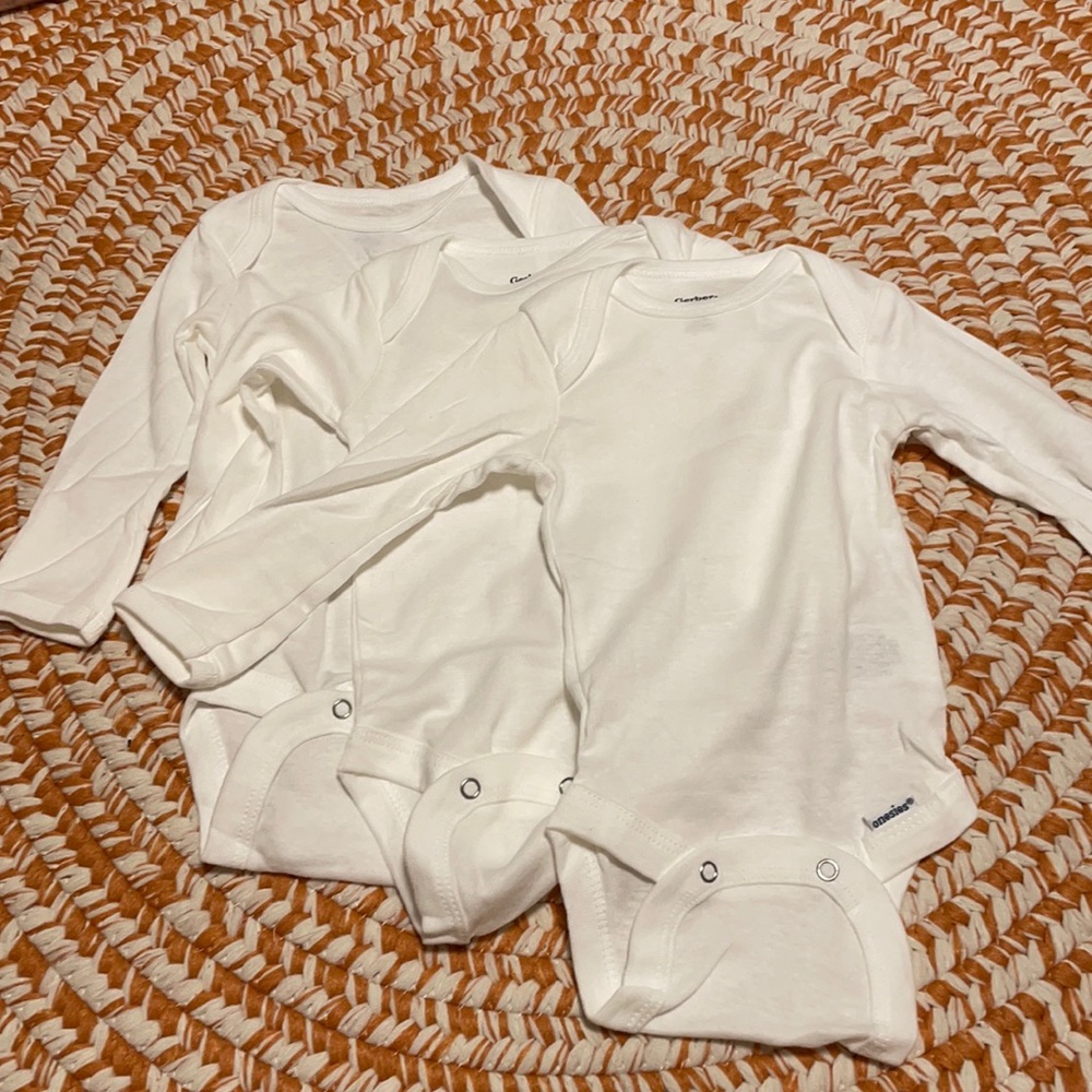 Onesie Gerber NWOT “BUNDLE 4+ FOR FREE SHIPPING”